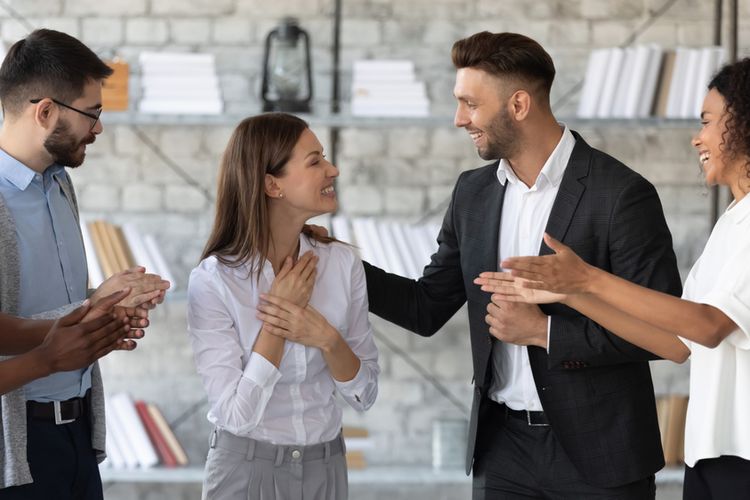 Software Pemantauan Kinerja Untuk Tim Remote Terbaik