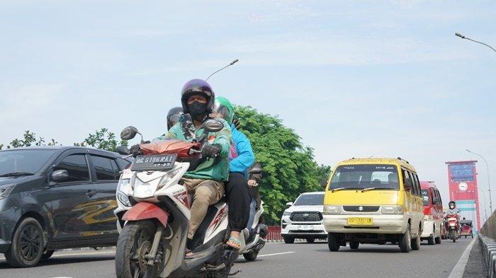 5 Tips Cari Aman Saat Berkendara di Sekitar Angkutan Kota - Sripoku.com