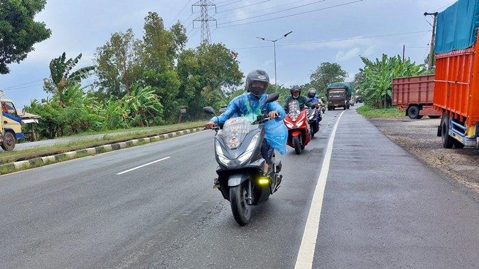 Tips Aman Berkendara Di Jalan Raya Saat Hujan