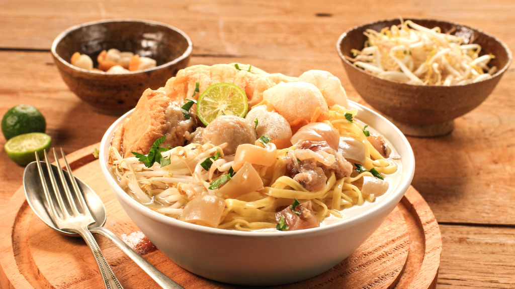 Makanan Lokal Yang Wajib Dicoba Saat Traveling